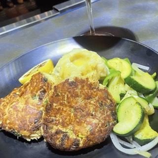 Jumpin' Shrimp on the Virginia Beach Oceanfront, Boardwalk, Seafood Boil Happy Hour